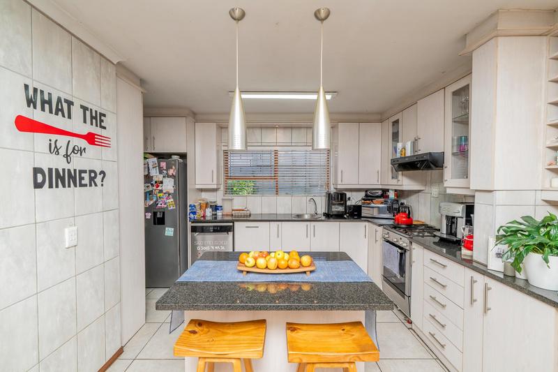 5 Bedroom Property for Sale in Morgenster Heights Western Cape